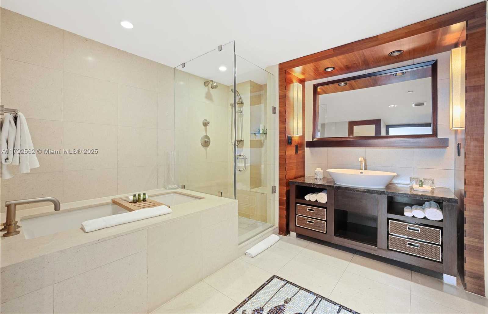 Small Image of 6801 COLLINS AVE #517, Miami Beach Number 15