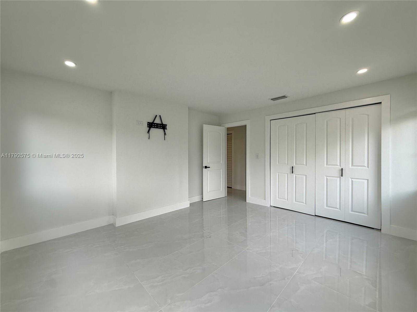 Small Image of 927 SOUTH WEST 18TH AVE, Miami Number 23