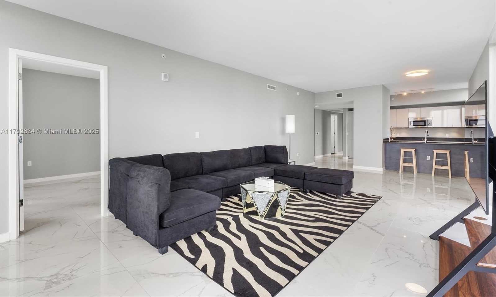 Small Image of 1010 BRICKELL AVE #4401, Miami Number 14
