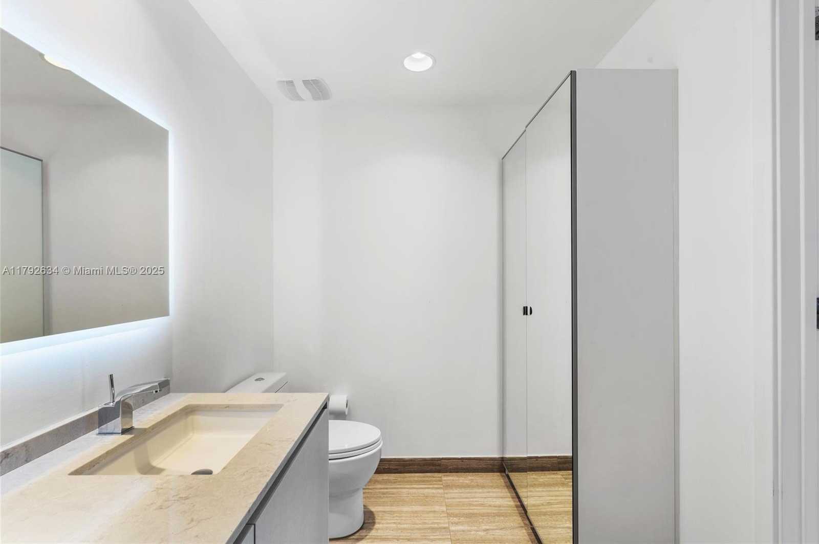 Small Image of 1010 BRICKELL AVE #4401, Miami Number 15
