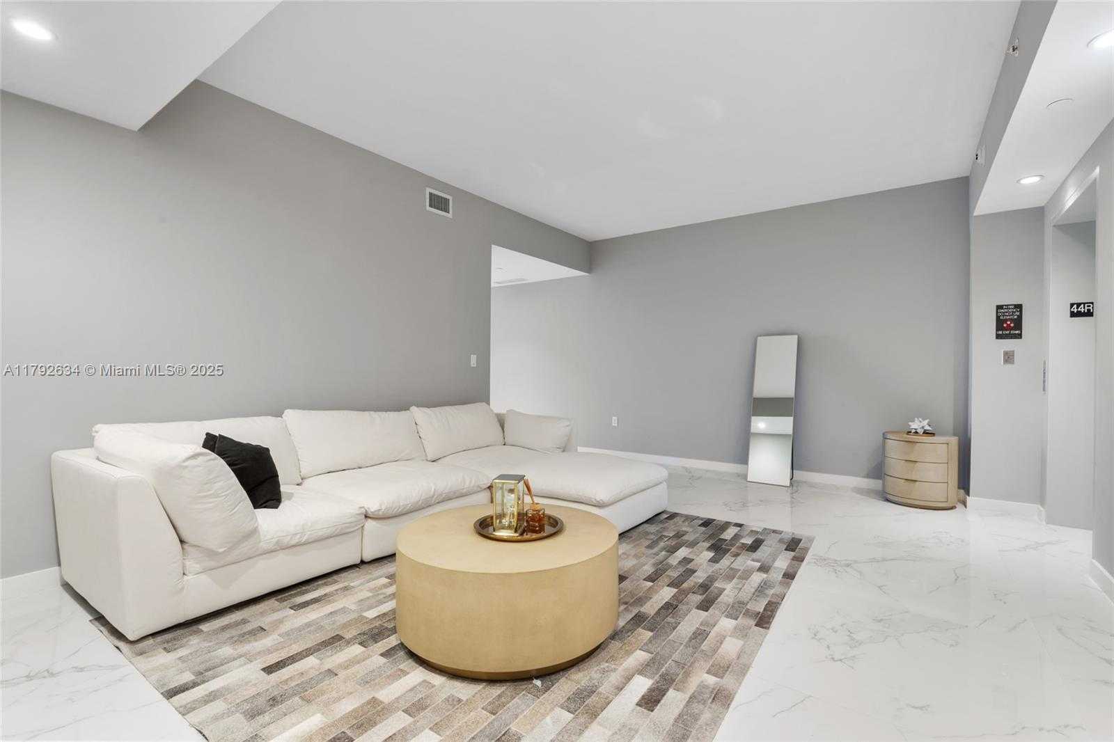 Small Image of 1010 BRICKELL AVE #4401, Miami Number 2