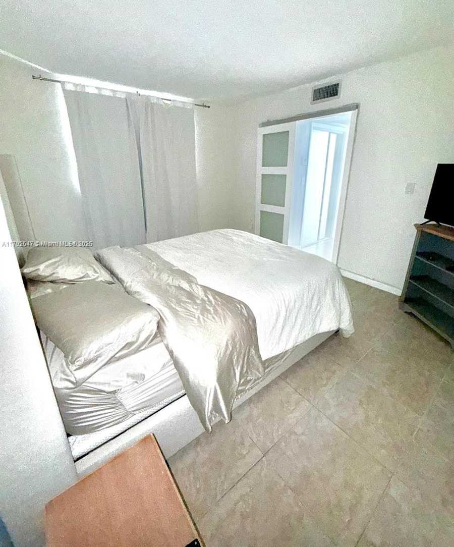 Small Image of 2930 POINT EAST DR #E403, Aventura Number 11
