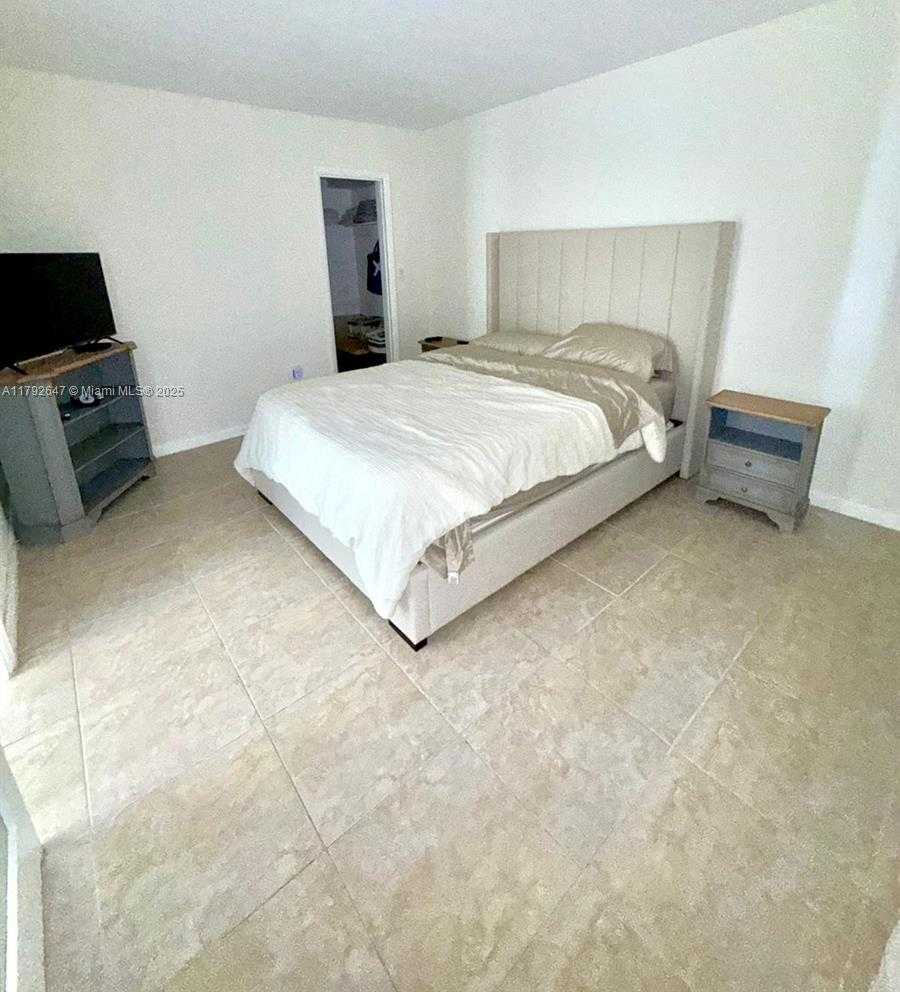 Small Image of 2930 POINT EAST DR #E403, Aventura Number 12