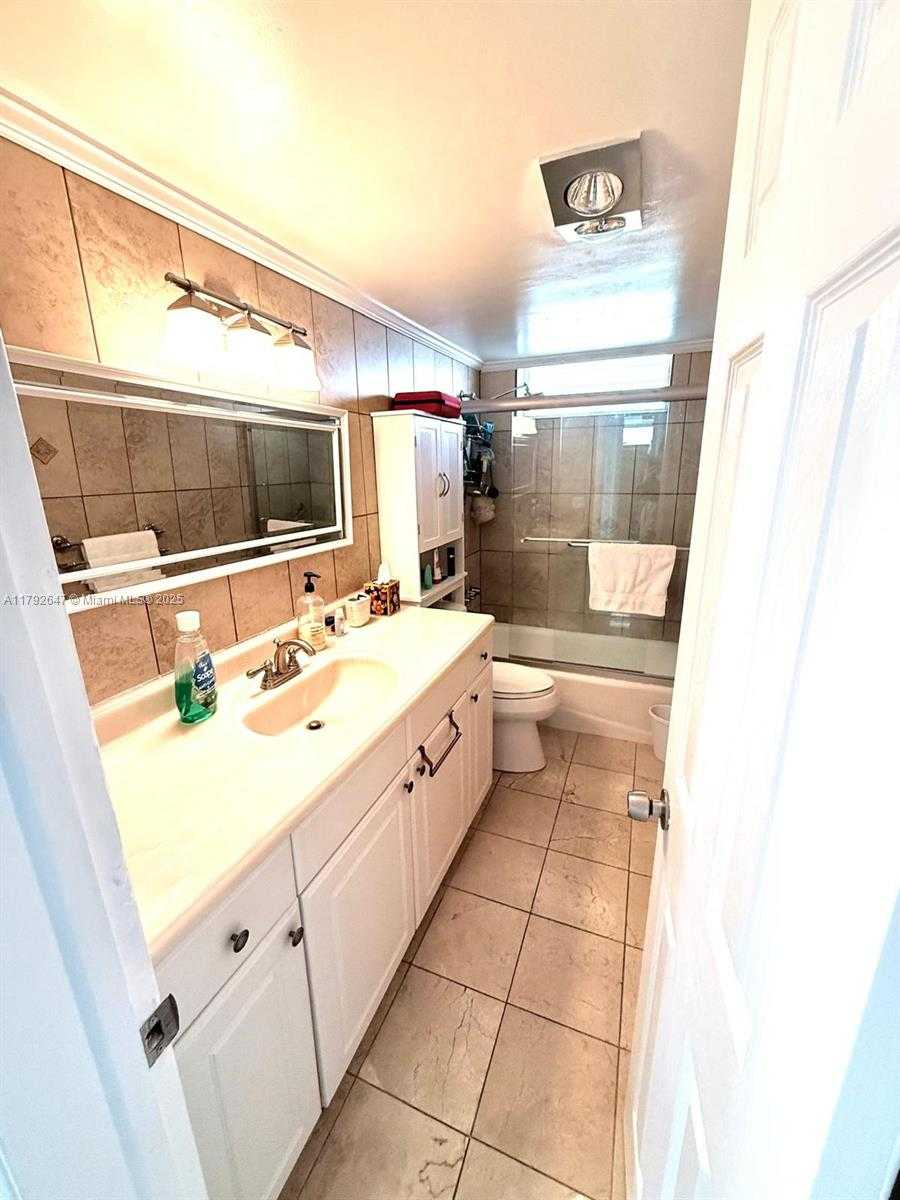 Small Image of 2930 POINT EAST DR #E403, Aventura Number 16