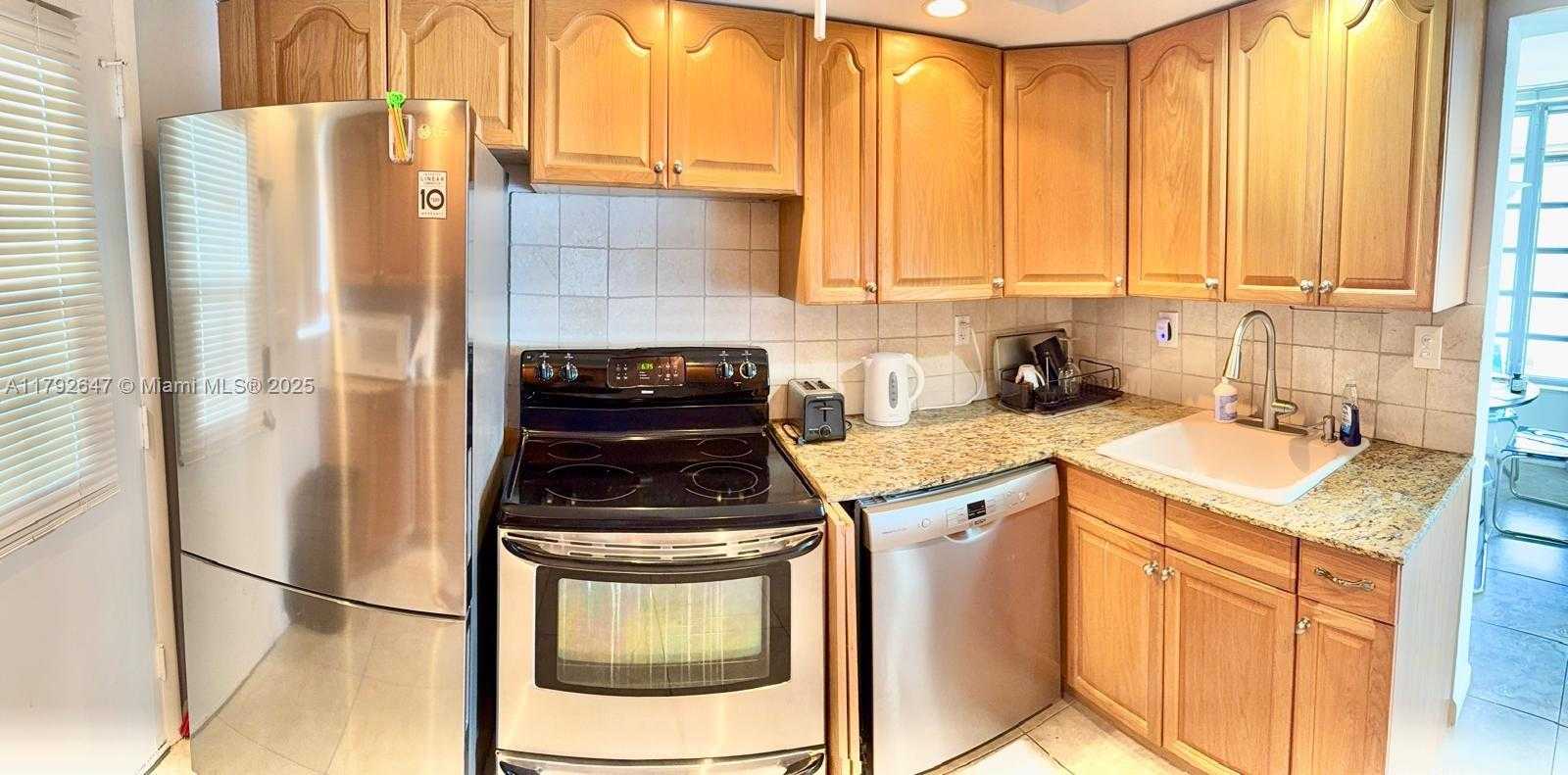 Small Image of 2930 POINT EAST DR #E403, Aventura Number 19