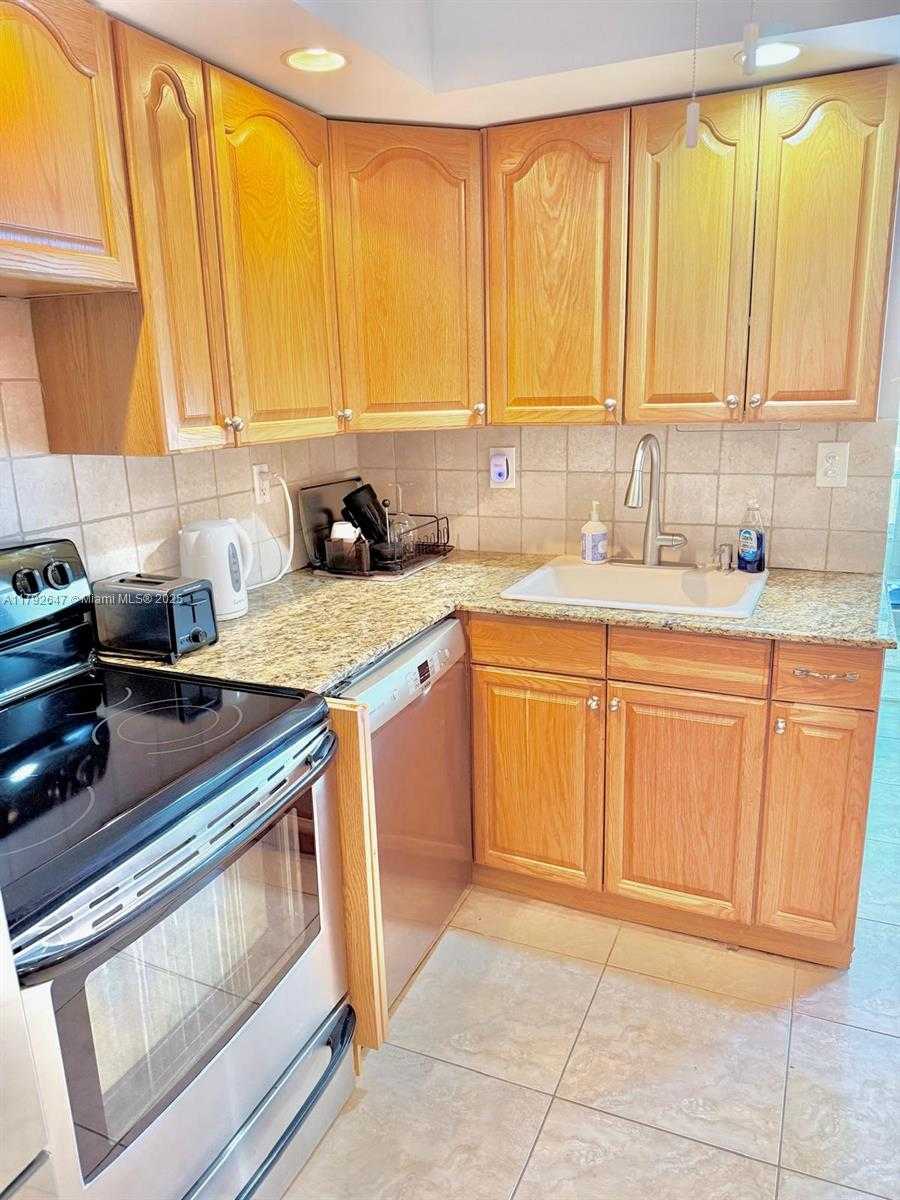 Small Image of 2930 POINT EAST DR #E403, Aventura Number 21