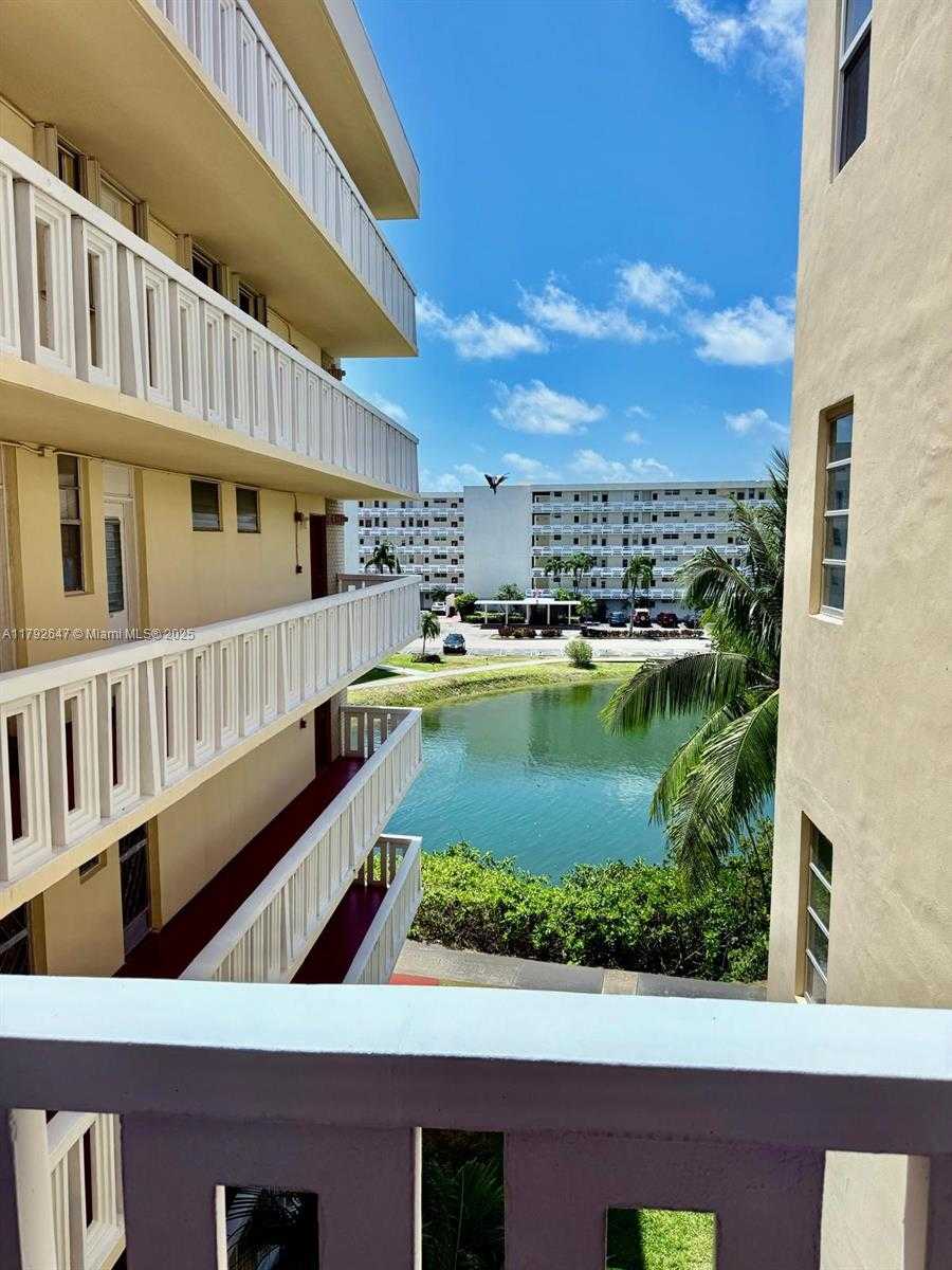 Small Image of 2930 POINT EAST DR #E403, Aventura Number 4