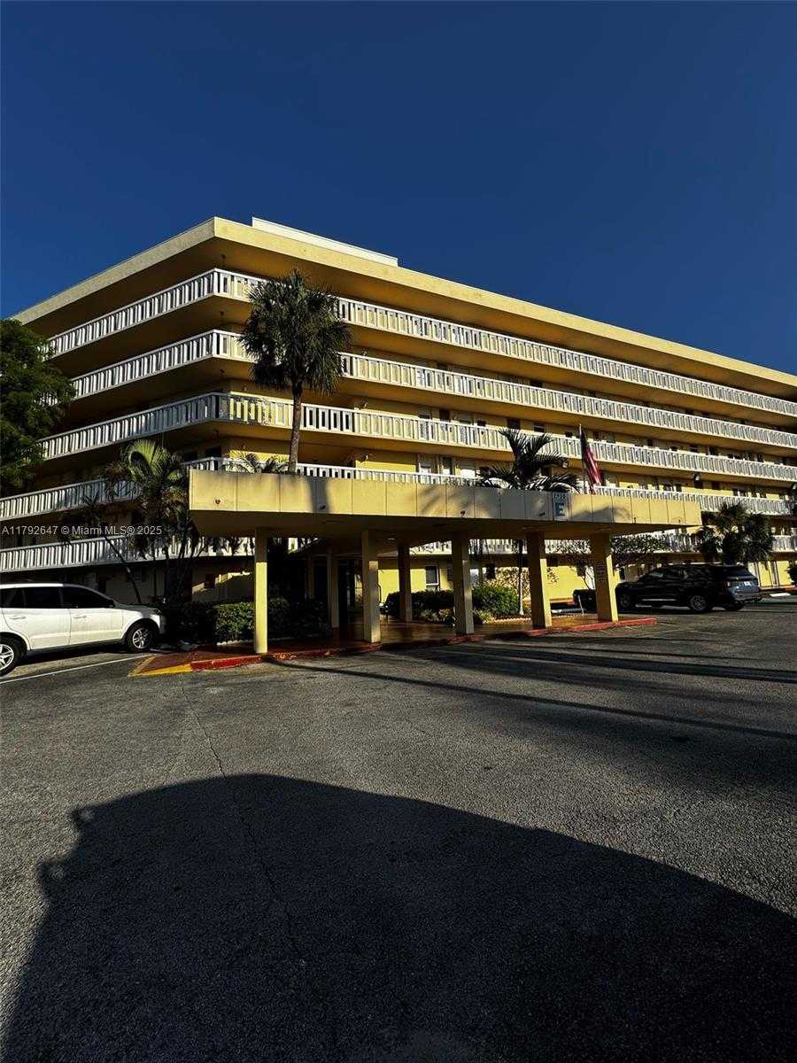 Small Image of 2930 POINT EAST DR #E403, Aventura Number 6