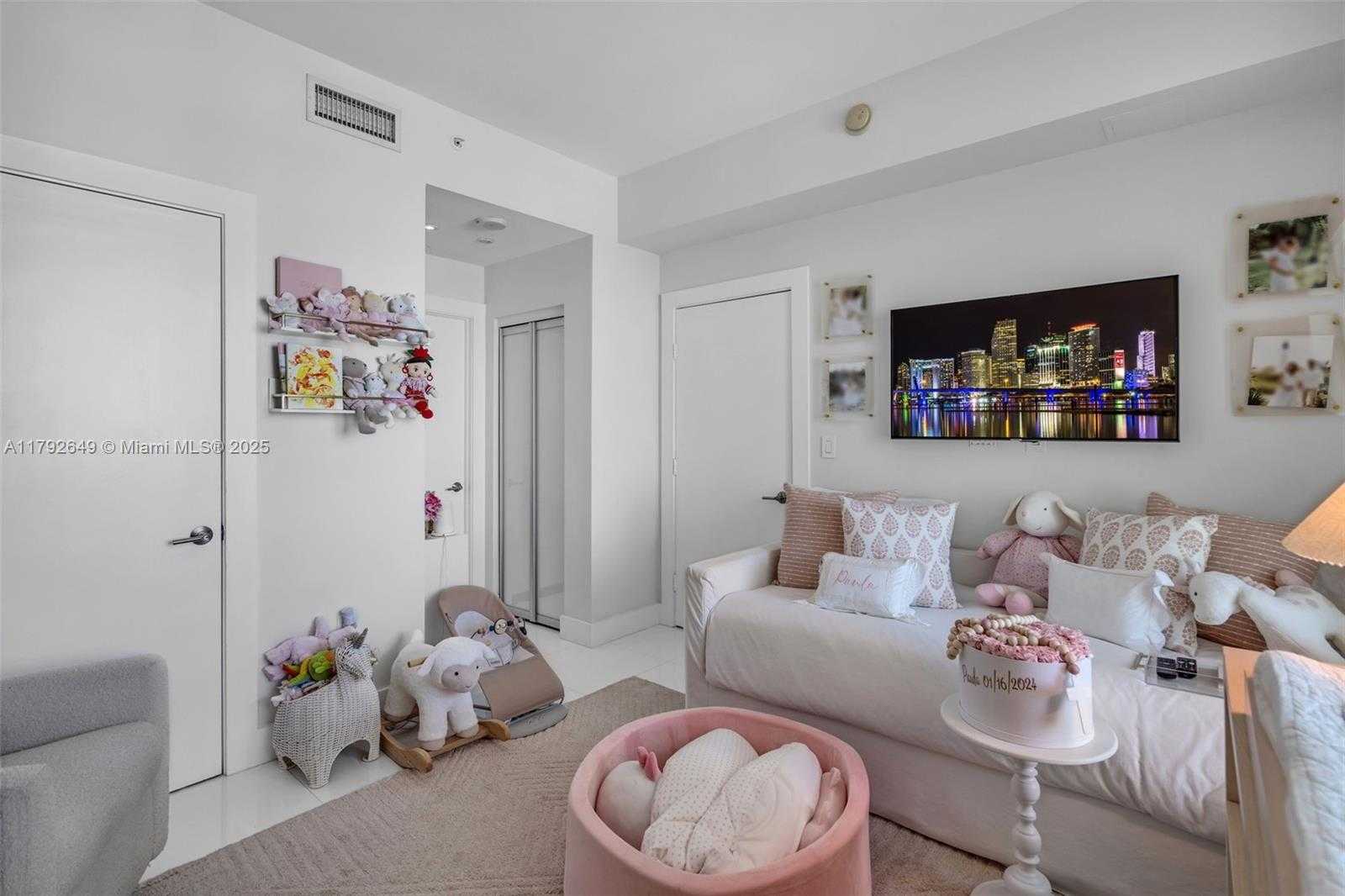 Small Image of 900 BISCAYNE BLVD #5208, Miami Number 25