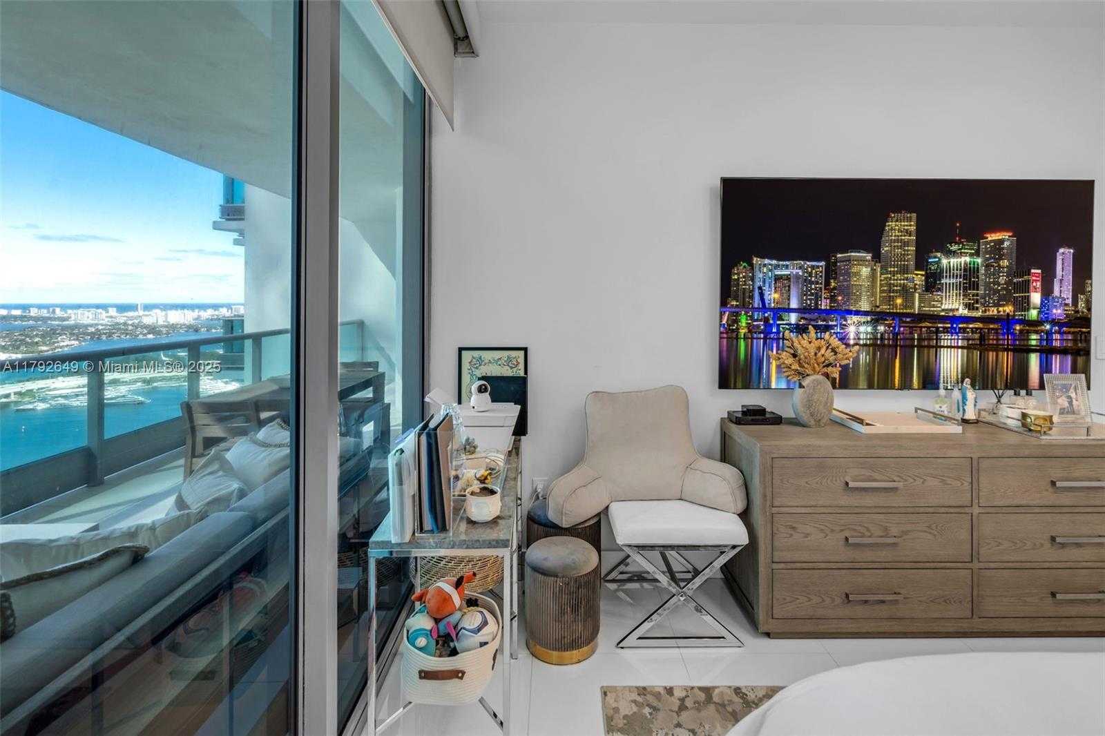 Small Image of 900 BISCAYNE BLVD #5208, Miami Number 30