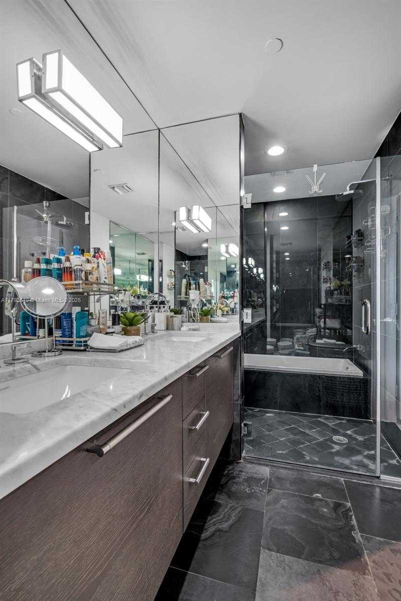 Small Image of 900 BISCAYNE BLVD #5208, Miami Number 33
