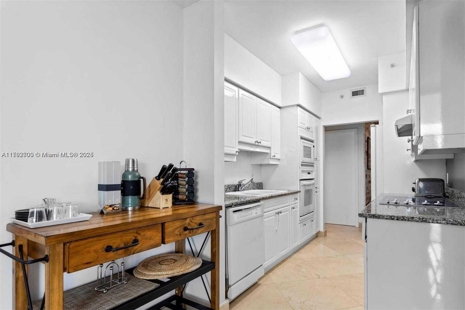 Small Image of 4779 COLLINS AVE #1908, Miami Beach Number 5