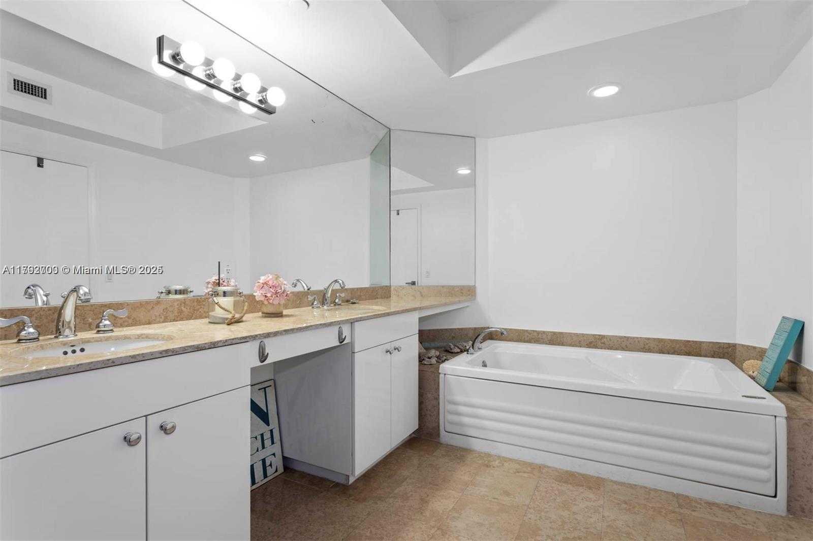 Small Image of 4779 COLLINS AVE #1908, Miami Beach Number 8