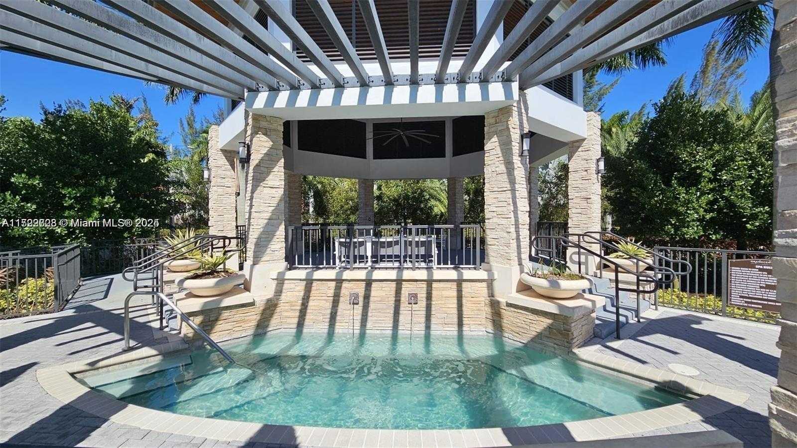 Small Image of Doral Number 28