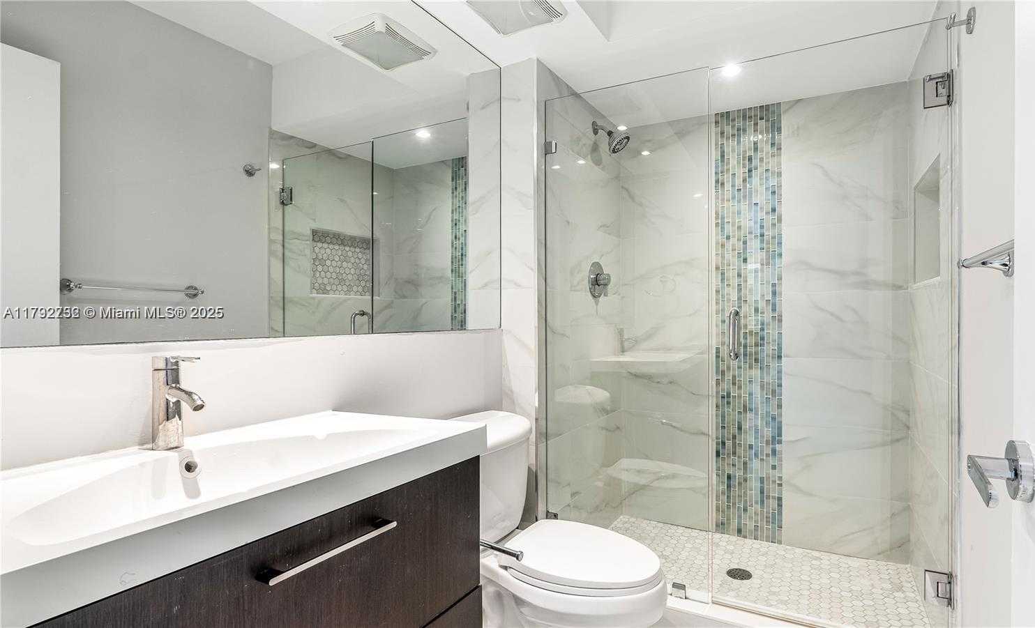 Small Image of 100 BAYVIEW DR #829, Sunny Isles Beach Number 10