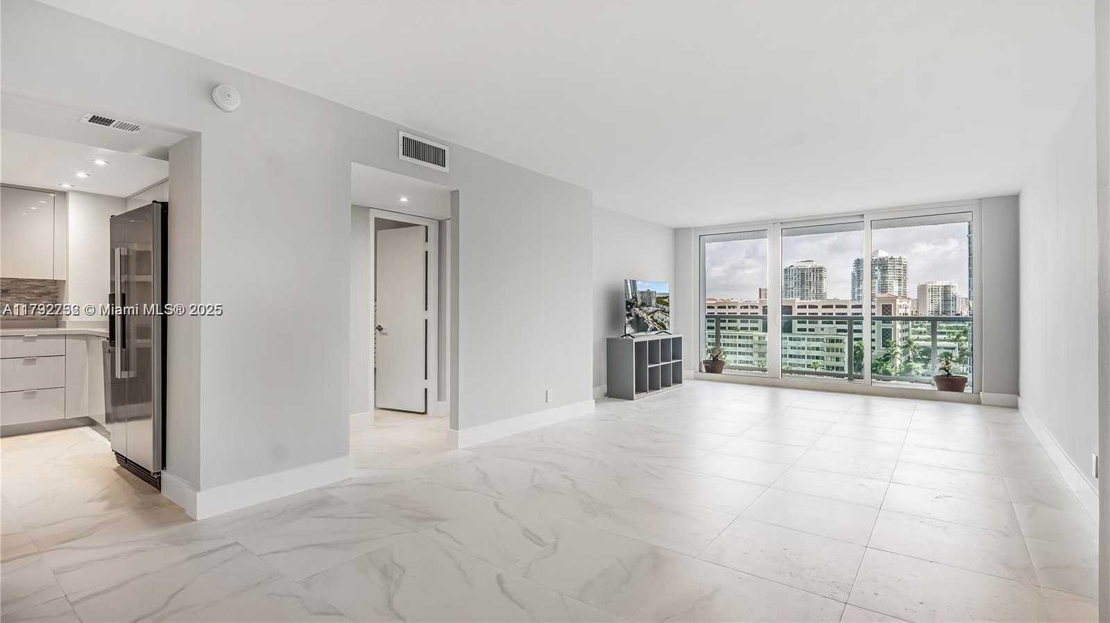 Small Image of 100 BAYVIEW DR #829, Sunny Isles Beach Number 11
