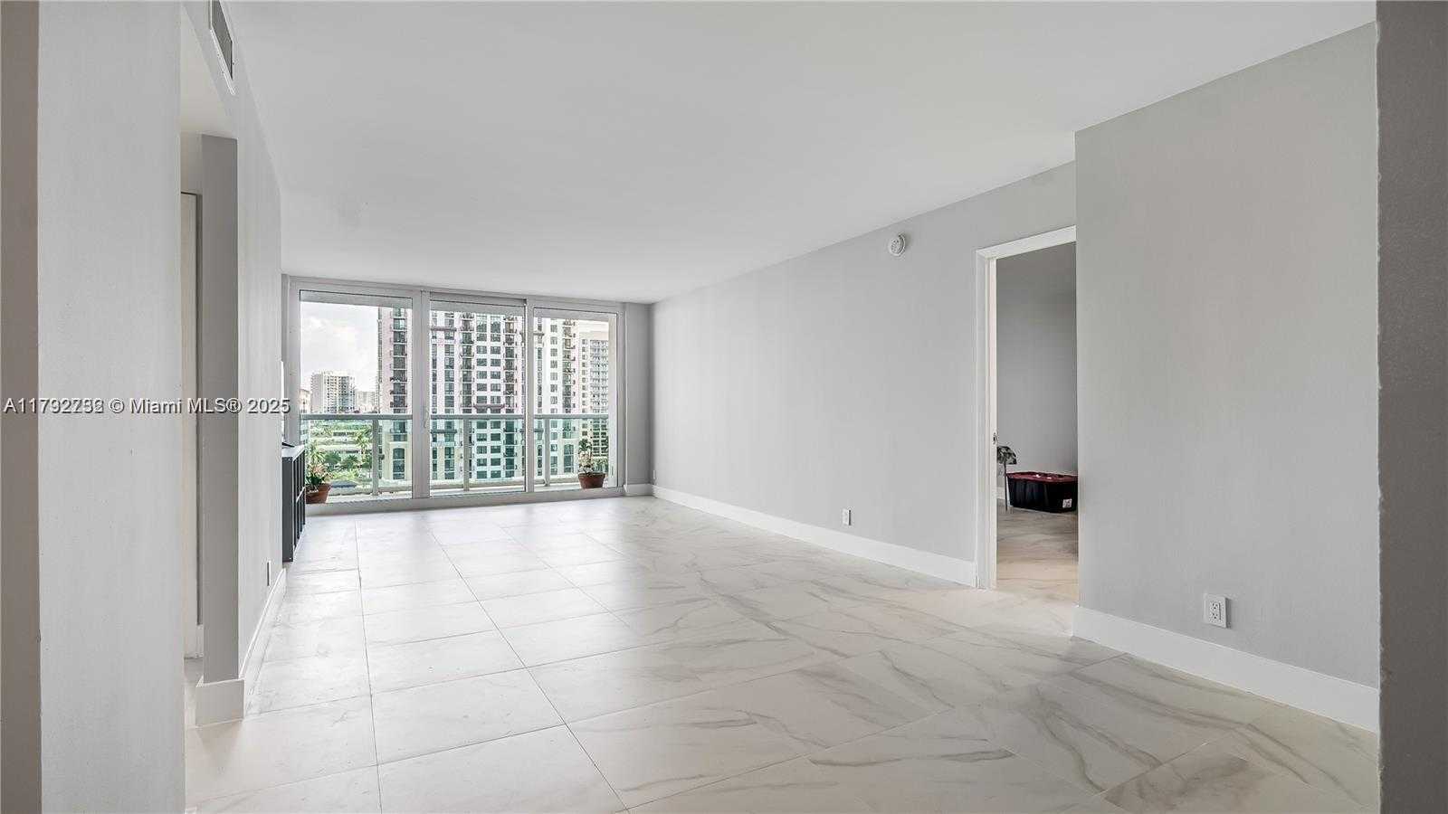 Small Image of 100 BAYVIEW DR #829, Sunny Isles Beach Number 14