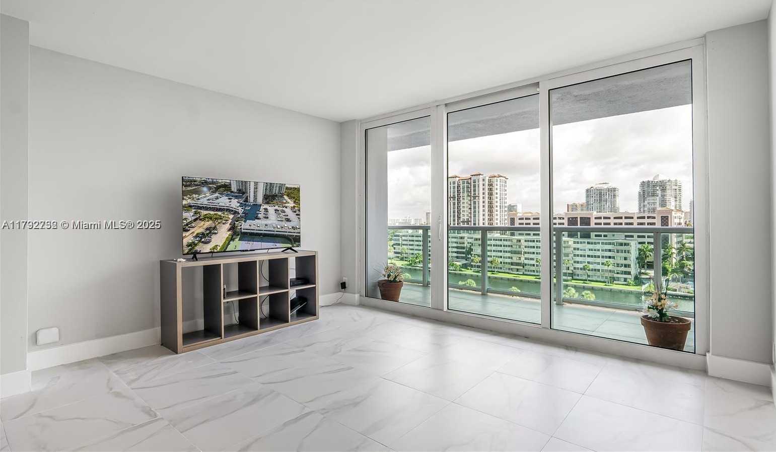 Small Image of 100 BAYVIEW DR #829, Sunny Isles Beach Number 15