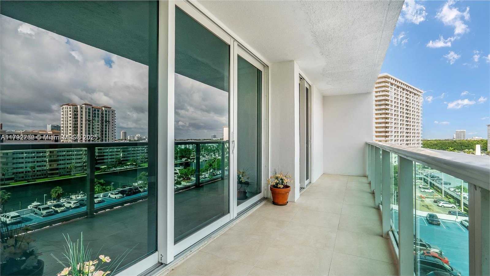 Small Image of 100 BAYVIEW DR #829, Sunny Isles Beach Number 17