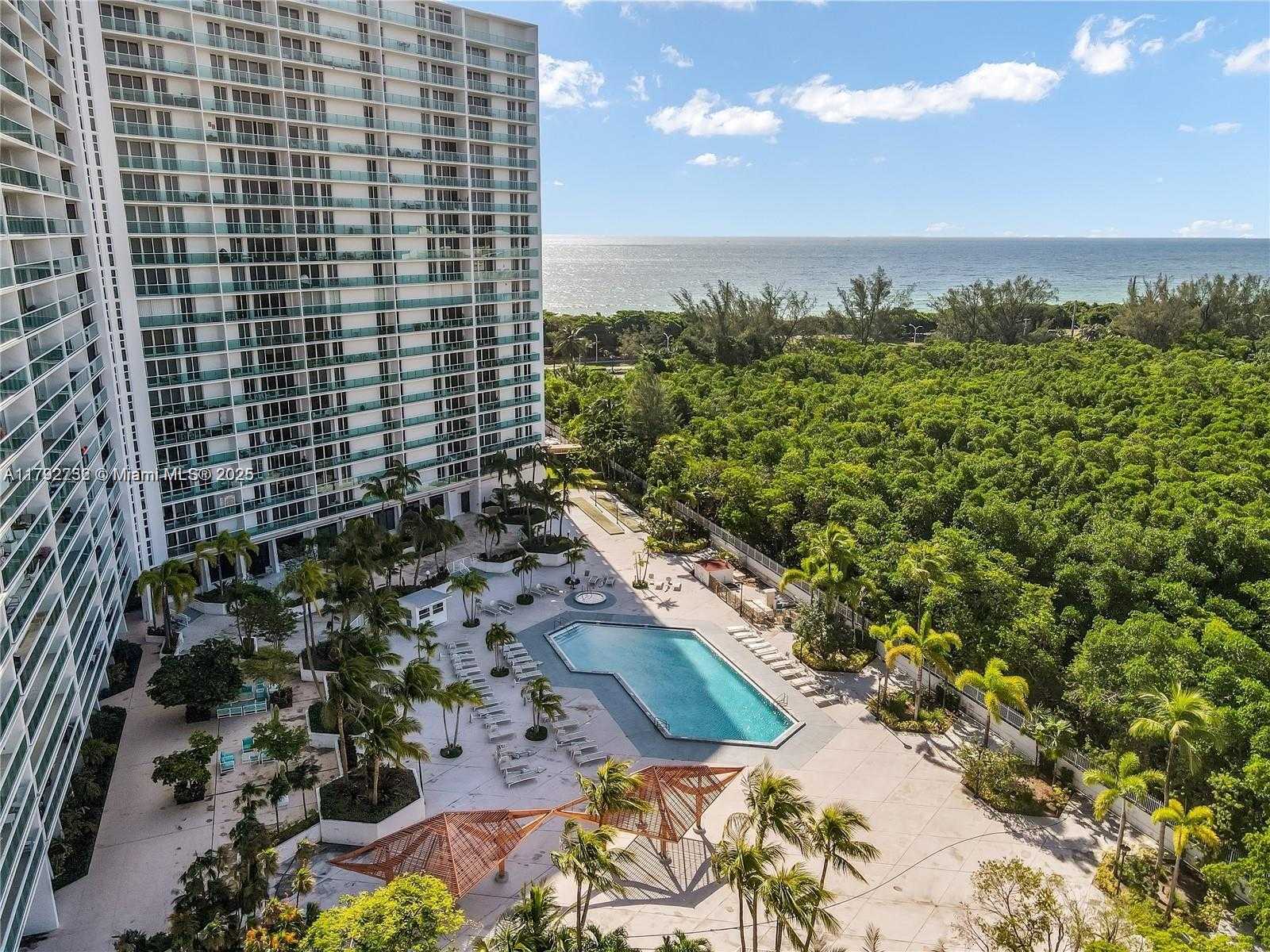 Small Image of 100 BAYVIEW DR #829, Sunny Isles Beach Number 18