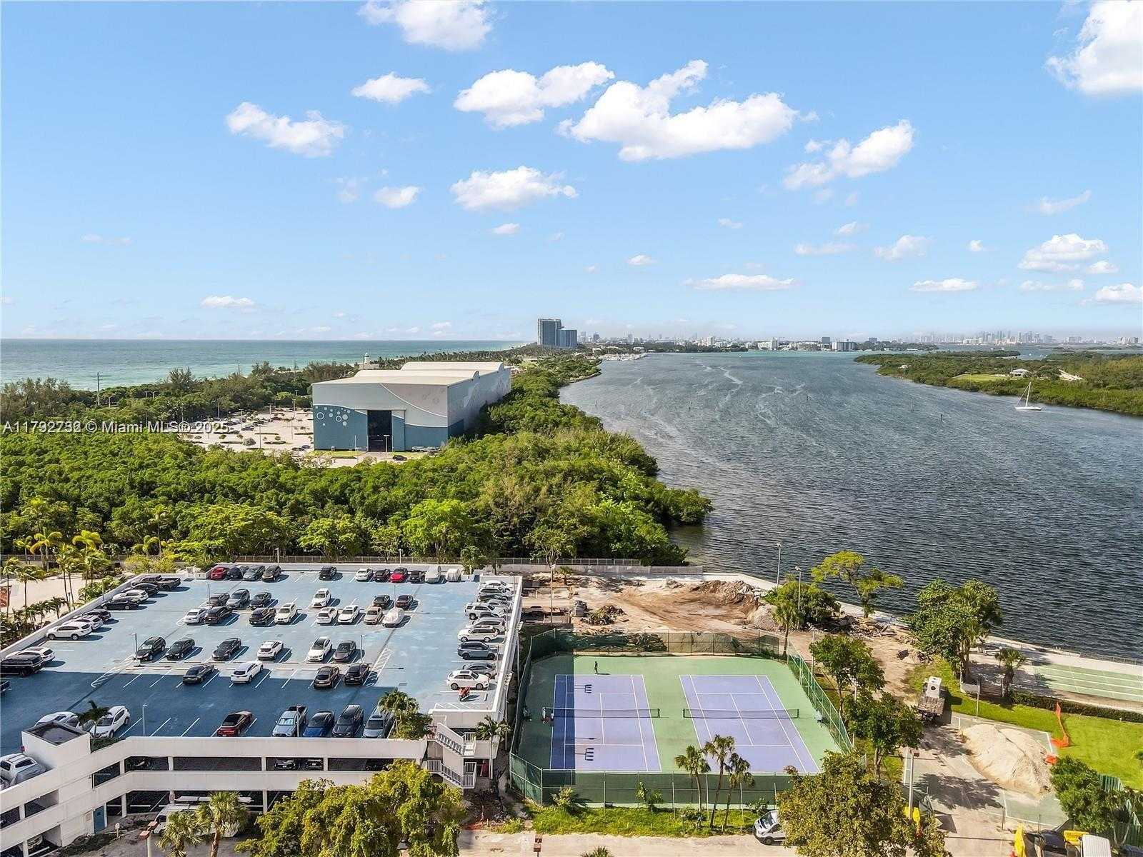 Small Image of 100 BAYVIEW DR #829, Sunny Isles Beach Number 19
