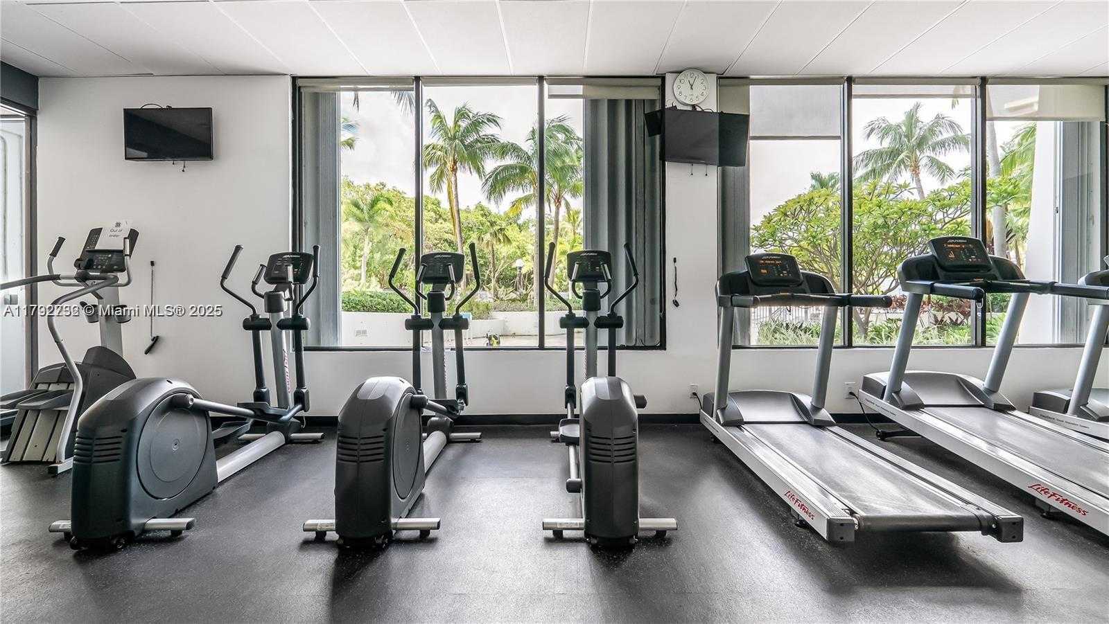Small Image of 100 BAYVIEW DR #829, Sunny Isles Beach Number 20