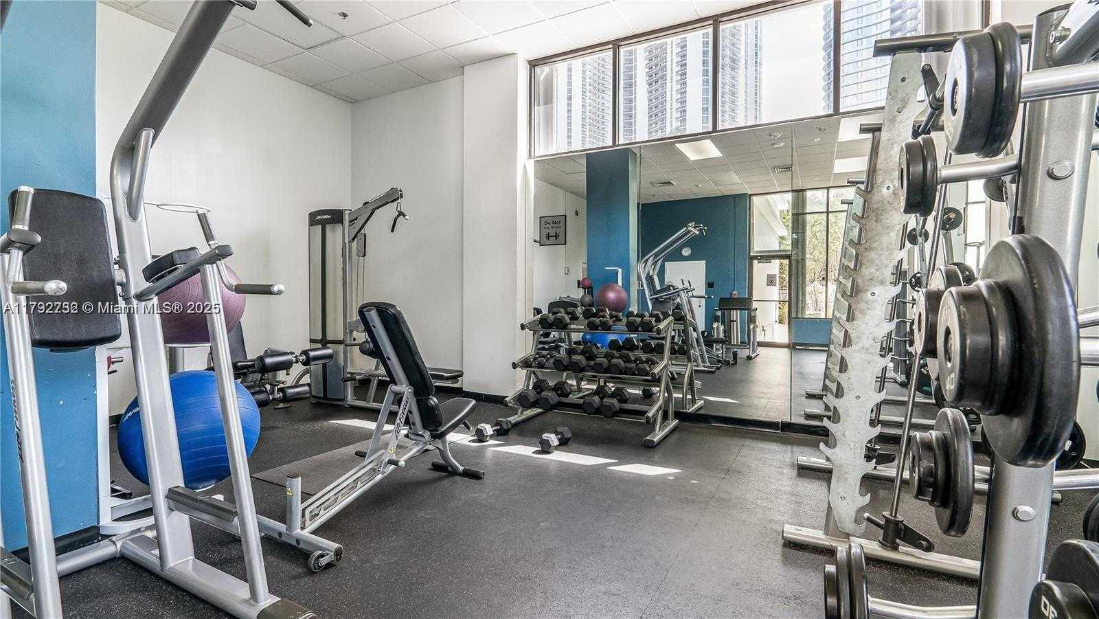 Small Image of 100 BAYVIEW DR #829, Sunny Isles Beach Number 21