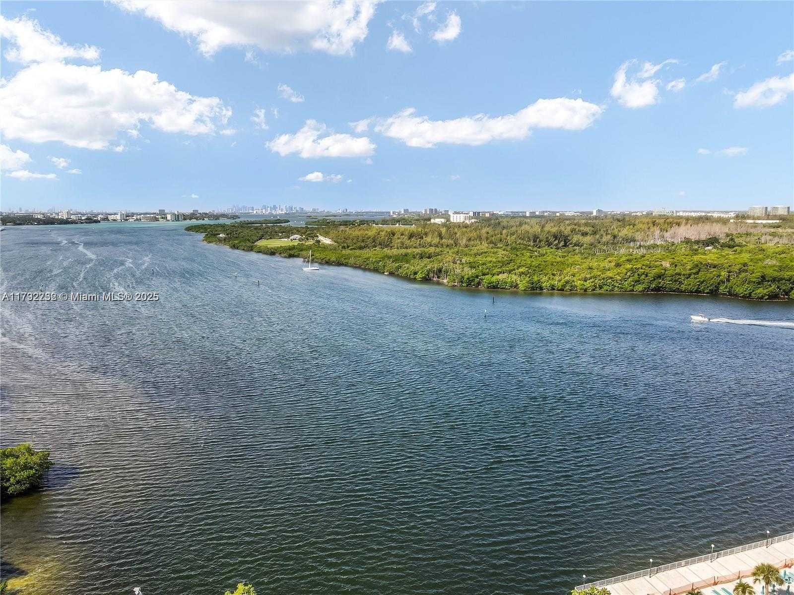 Small Image of 100 BAYVIEW DR #829, Sunny Isles Beach Number 24