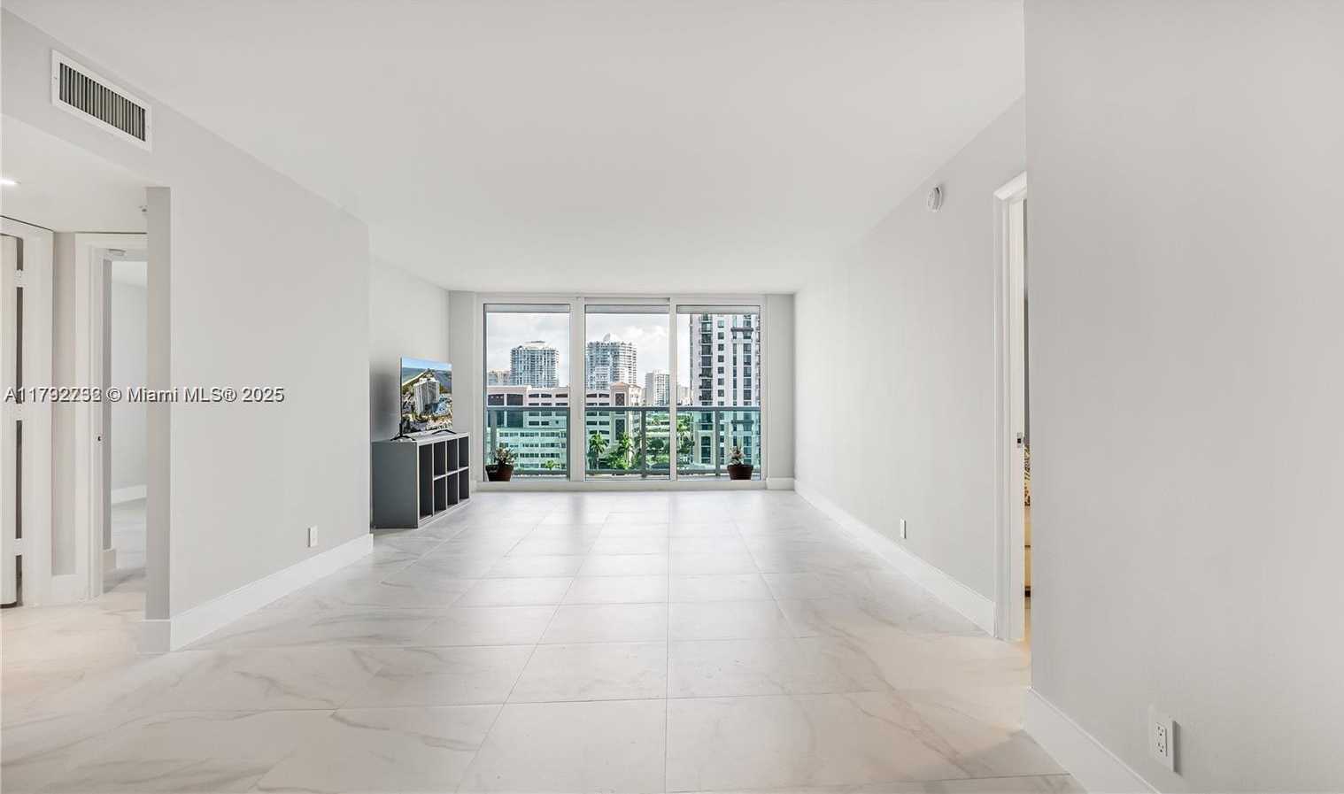 Small Image of 100 BAYVIEW DR #829, Sunny Isles Beach Number 27