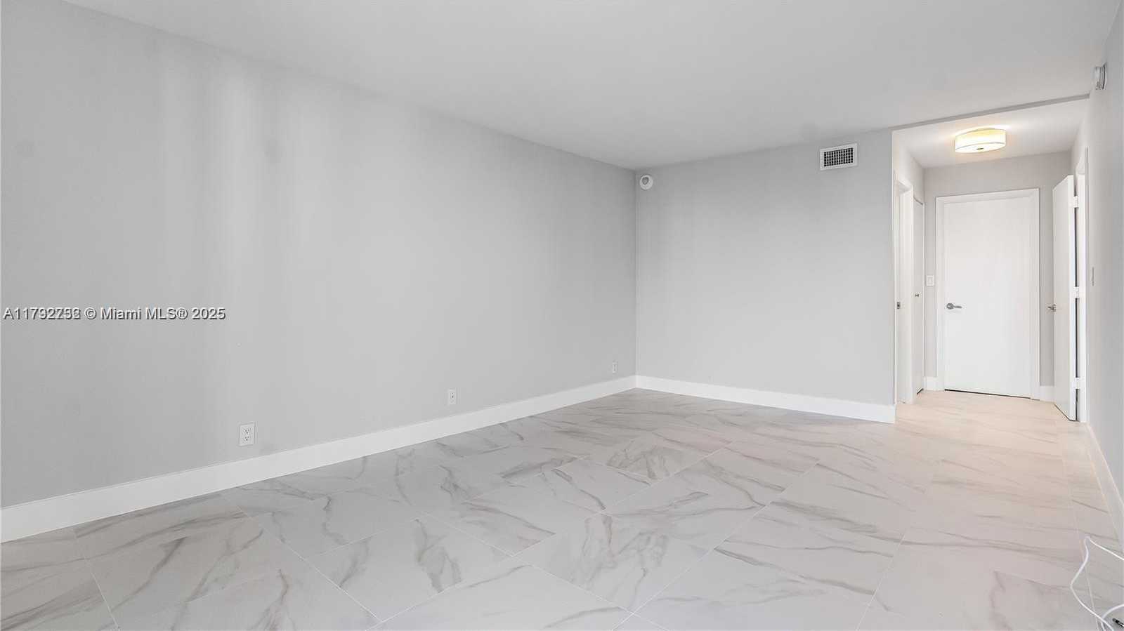 Small Image of 100 BAYVIEW DR #829, Sunny Isles Beach Number 30