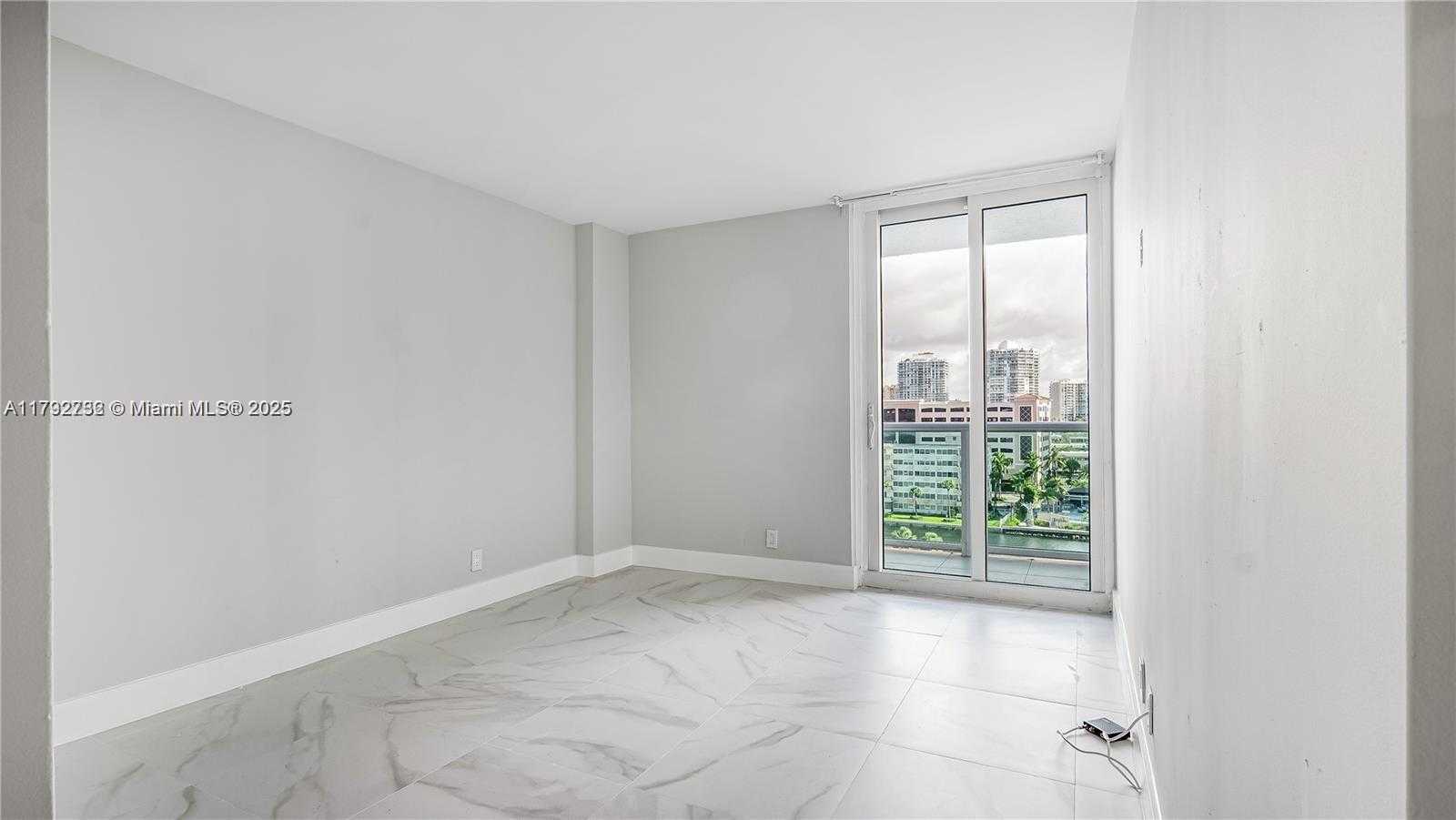 Small Image of 100 BAYVIEW DR #829, Sunny Isles Beach Number 32