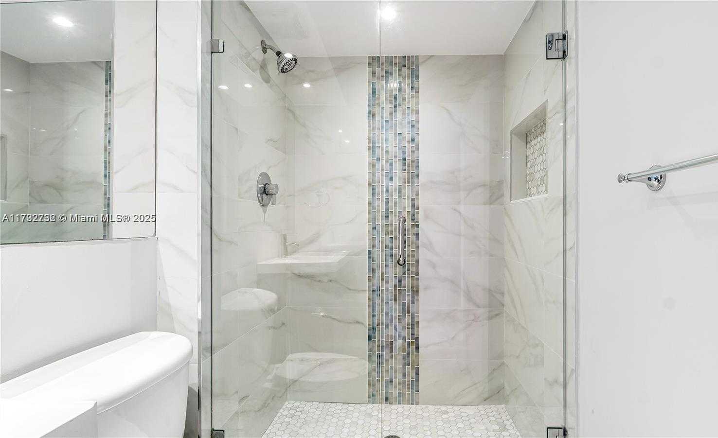 Small Image of 100 BAYVIEW DR #829, Sunny Isles Beach Number 33