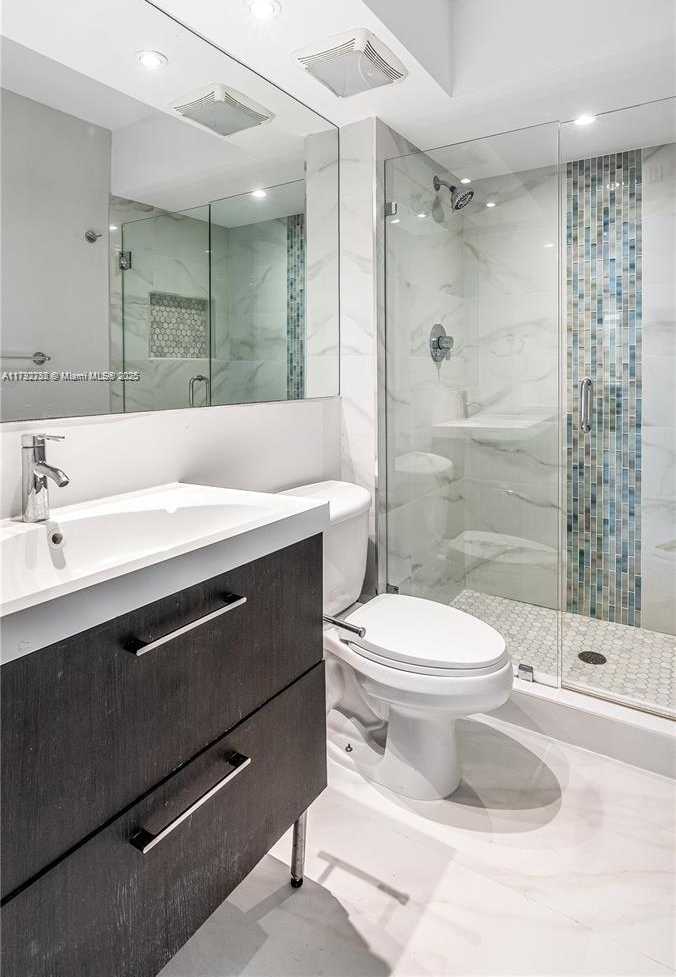 Small Image of 100 BAYVIEW DR #829, Sunny Isles Beach Number 34