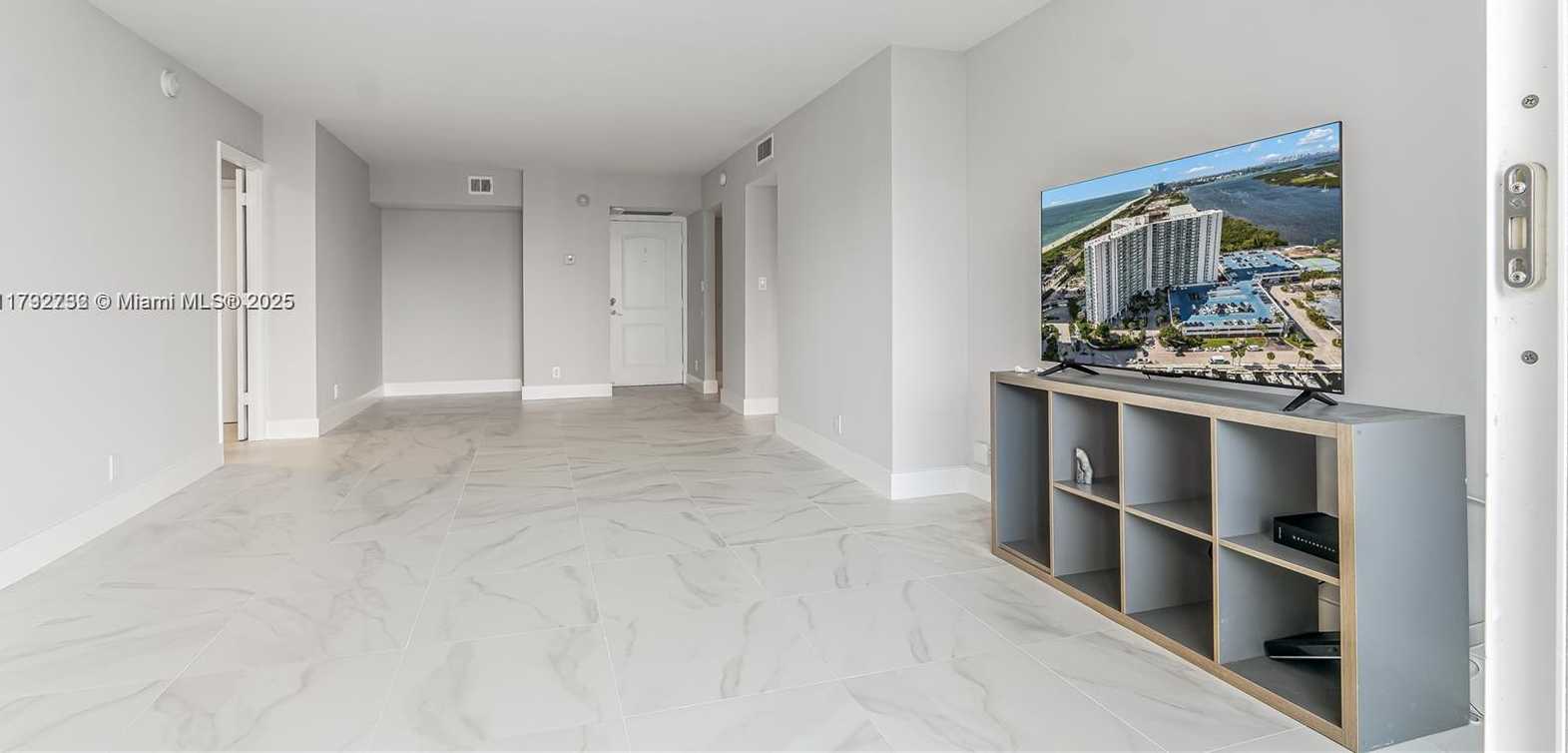 Small Image of 100 BAYVIEW DR #829, Sunny Isles Beach Number 35