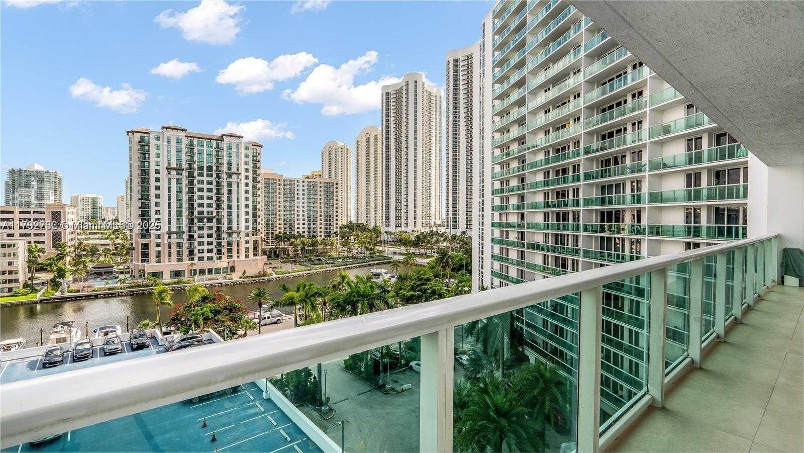 Small Image of 100 BAYVIEW DR #829, Sunny Isles Beach Number 6