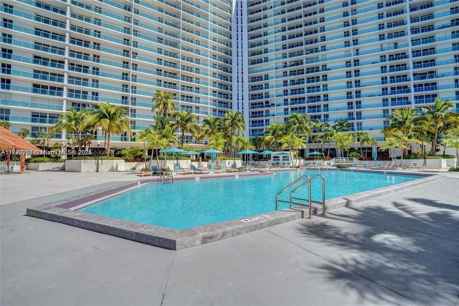 Small Image of 100 BAYVIEW DR #829, Sunny Isles Beach Number 8
