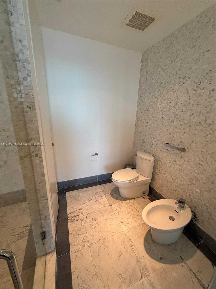Small Image of 200 BISCAYNE BOULEVARD WAY #4911, Miami Number 11