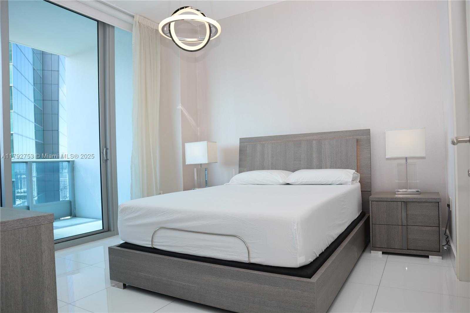 Small Image of 200 BISCAYNE BOULEVARD WAY #4911, Miami Number 14