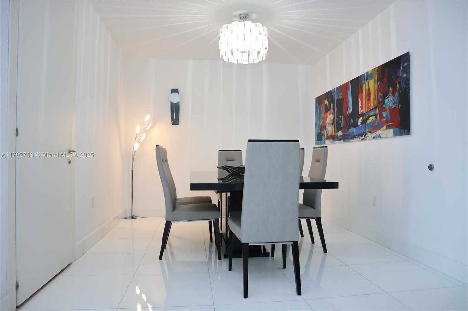 Small Image of 200 BISCAYNE BOULEVARD WAY #4911, Miami Number 17