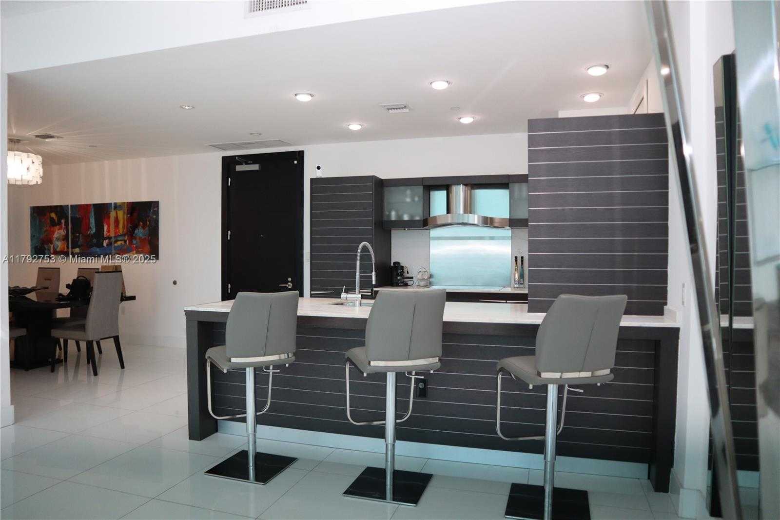 Small Image of 200 BISCAYNE BOULEVARD WAY #4911, Miami Number 5