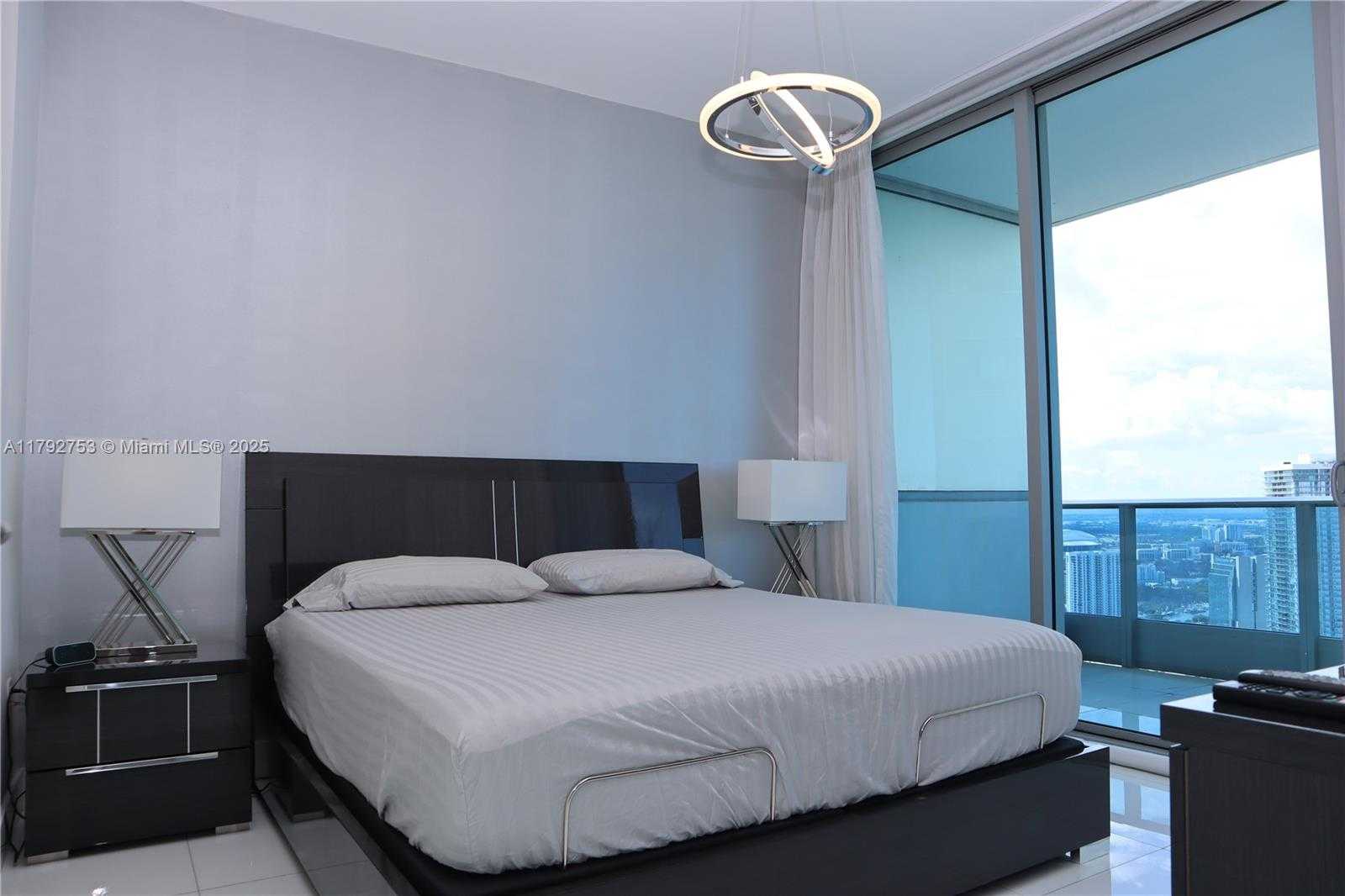 Small Image of 200 BISCAYNE BOULEVARD WAY #4911, Miami Number 7