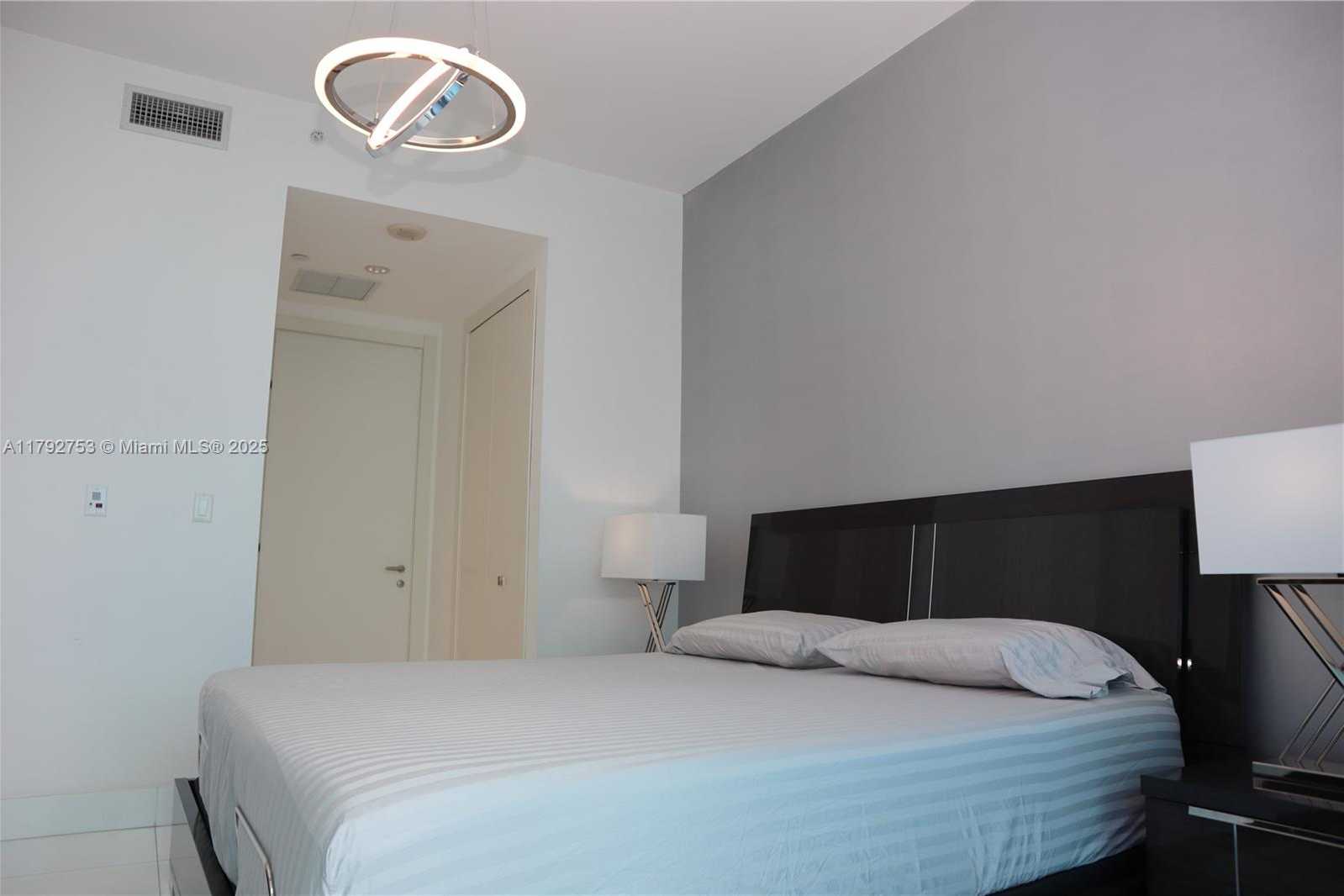Small Image of 200 BISCAYNE BOULEVARD WAY #4911, Miami Number 8
