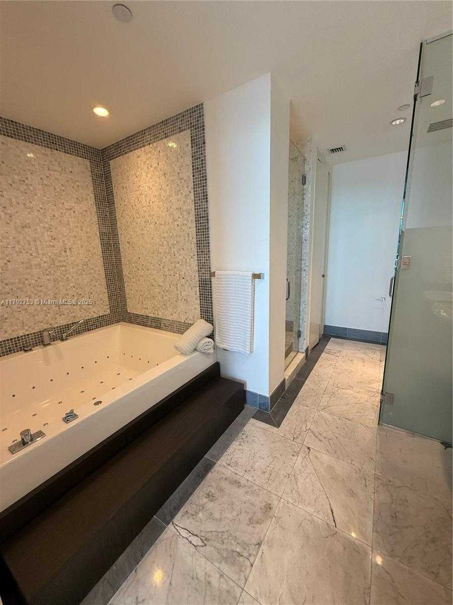 Small Image of 200 BISCAYNE BOULEVARD WAY #4911, Miami Number 9