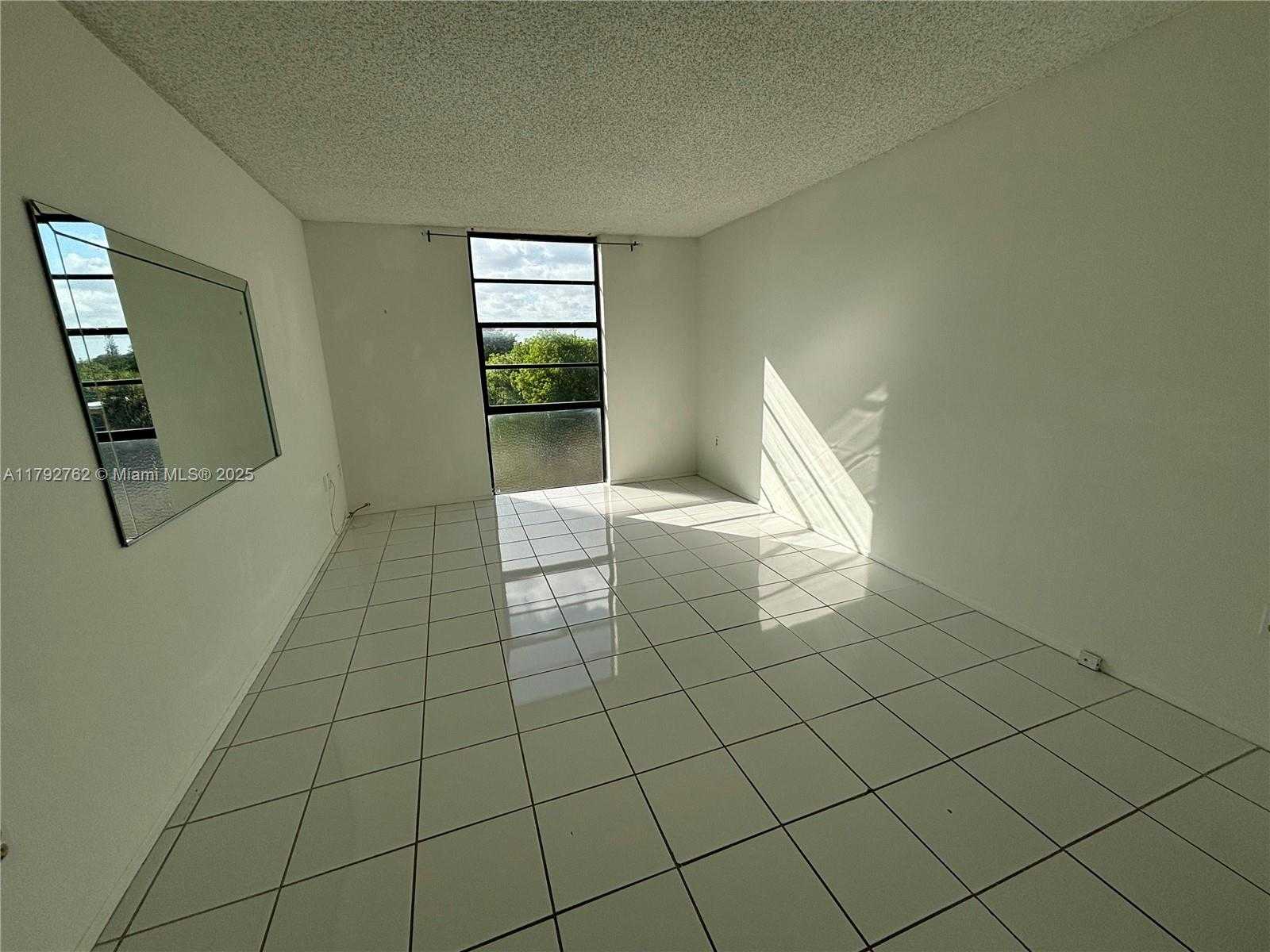 Small Image of 16950 WEST DIXIE HWY #A-427, North Miami Beach Number 10
