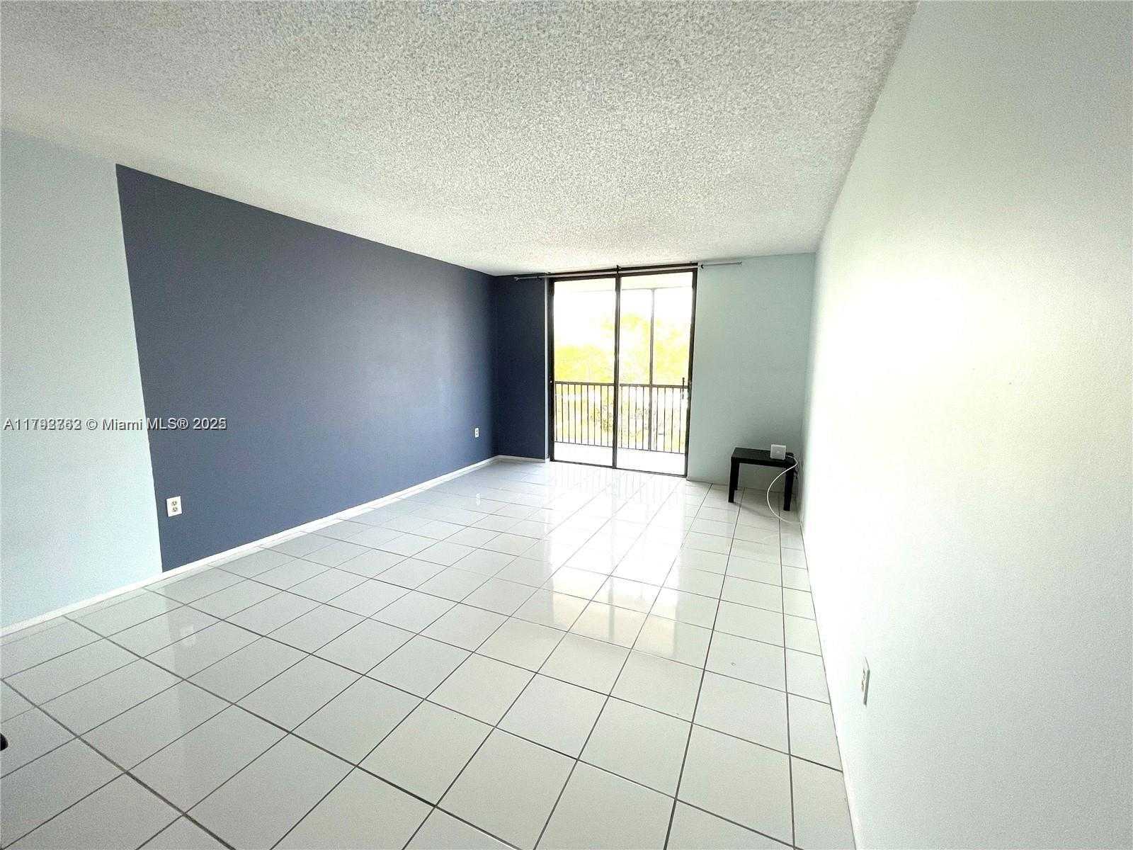 Small Image of 16950 WEST DIXIE HWY #A-427, North Miami Beach Number 2