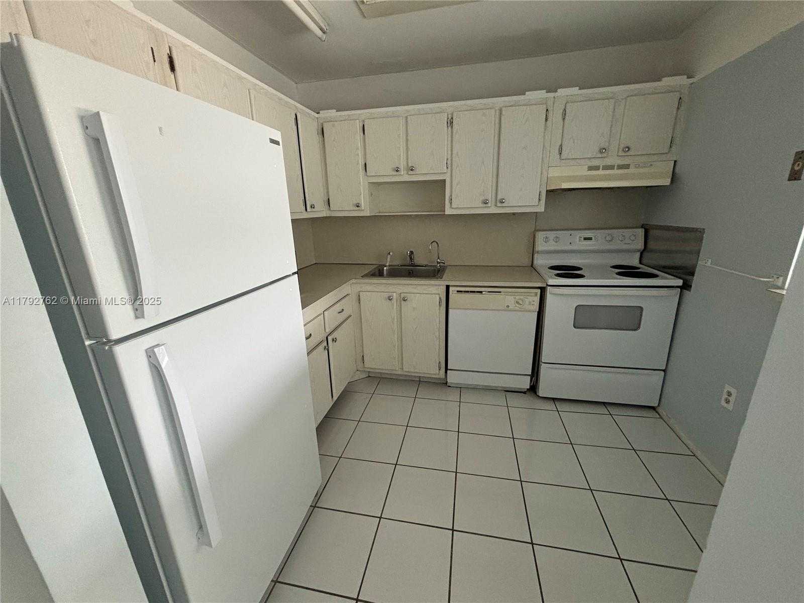Small Image of 16950 WEST DIXIE HWY #A-427, North Miami Beach Number 6