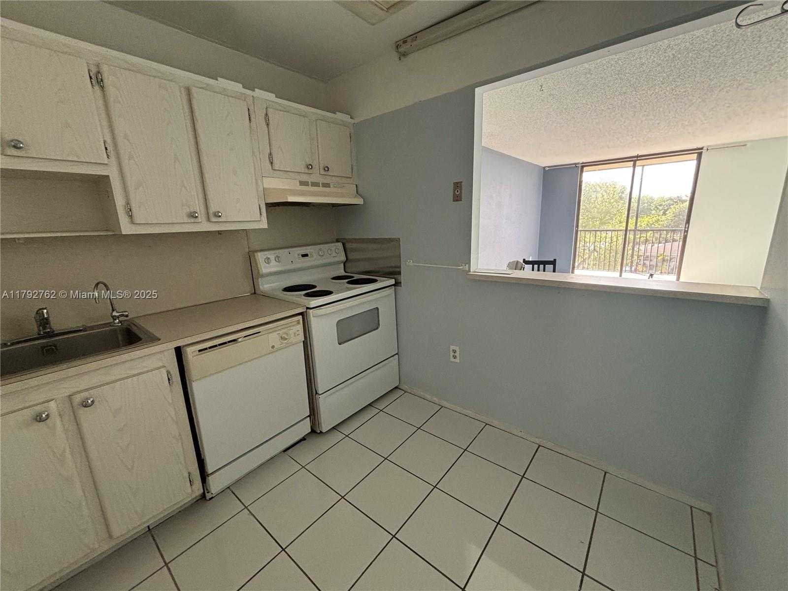 Small Image of 16950 WEST DIXIE HWY #A-427, North Miami Beach Number 7