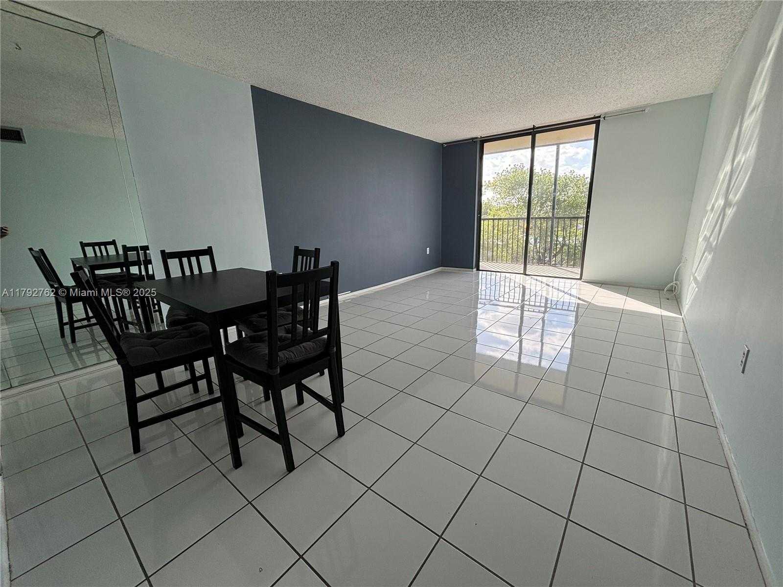 Small Image of 16950 WEST DIXIE HWY #A-427, North Miami Beach Number 8