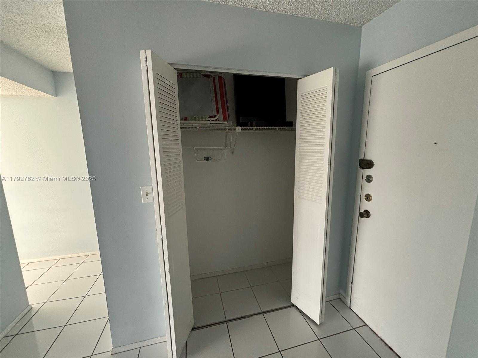 Small Image of 16950 WEST DIXIE HWY #A-427, North Miami Beach Number 9