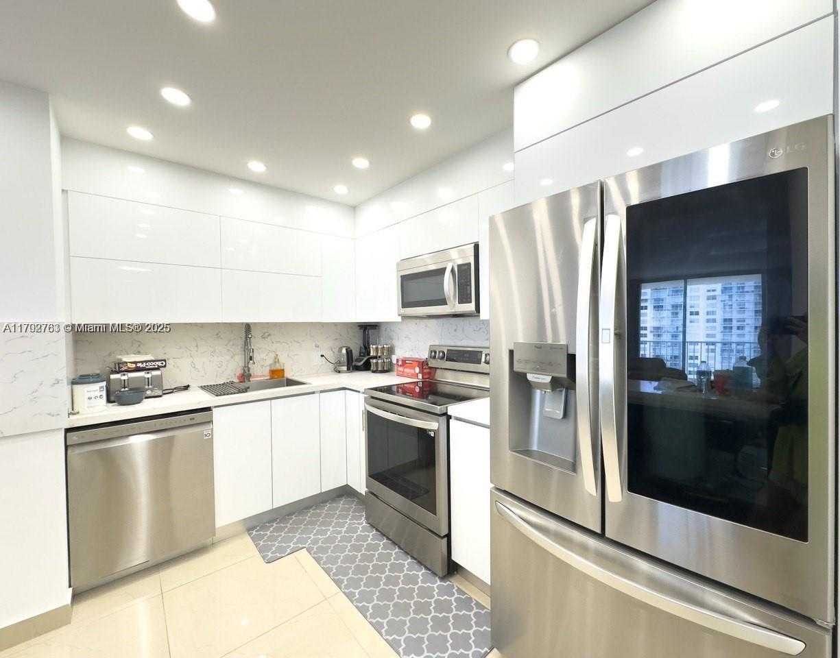 Small Image of 2801 NORTH EAST 183RD ST #1606W, Aventura Number 4